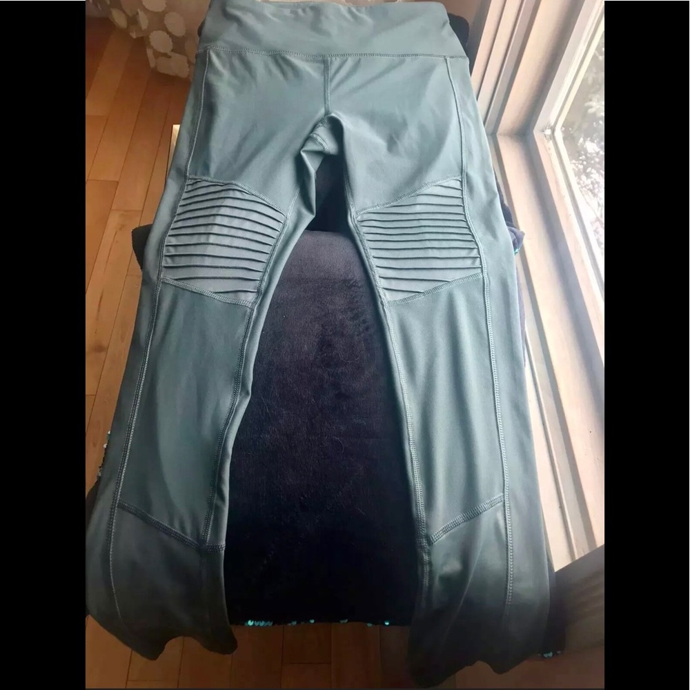 Later 8 Moto Leggings Workout Green Activewear